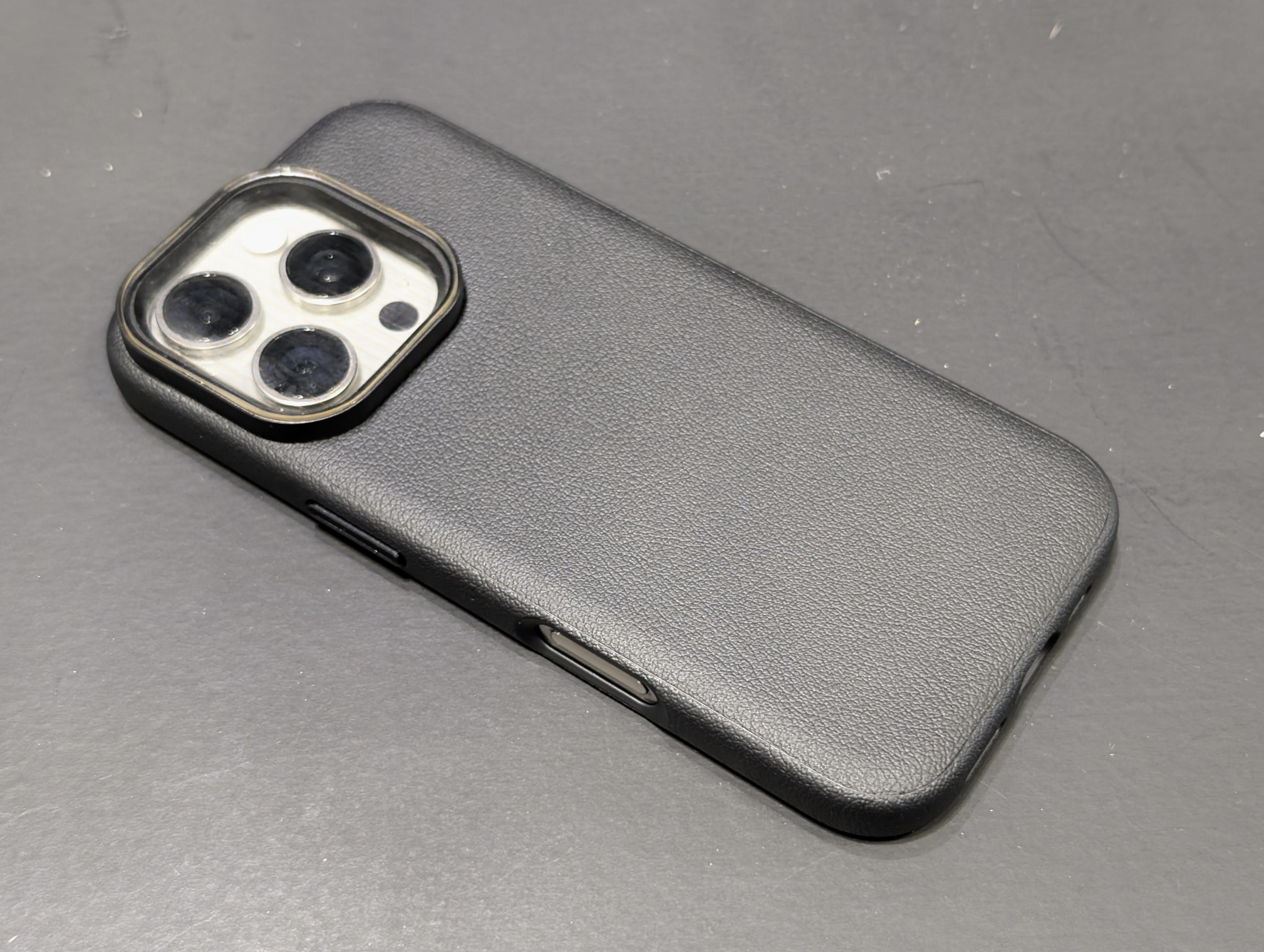 フィルターをホイホイ換えれるiPhoneケース。便利なのに、渋い