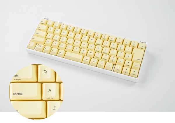 カラフルなHHKBキートップ。春は蒲公英（たんぽぽ）色に染まります
