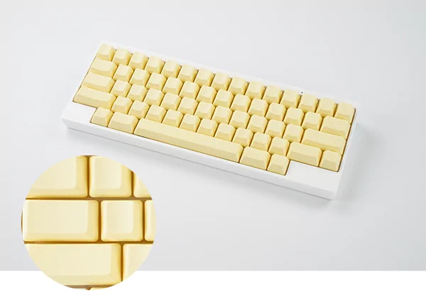 カラフルなHHKBキートップ。春は蒲公英（たんぽぽ）色に染まり