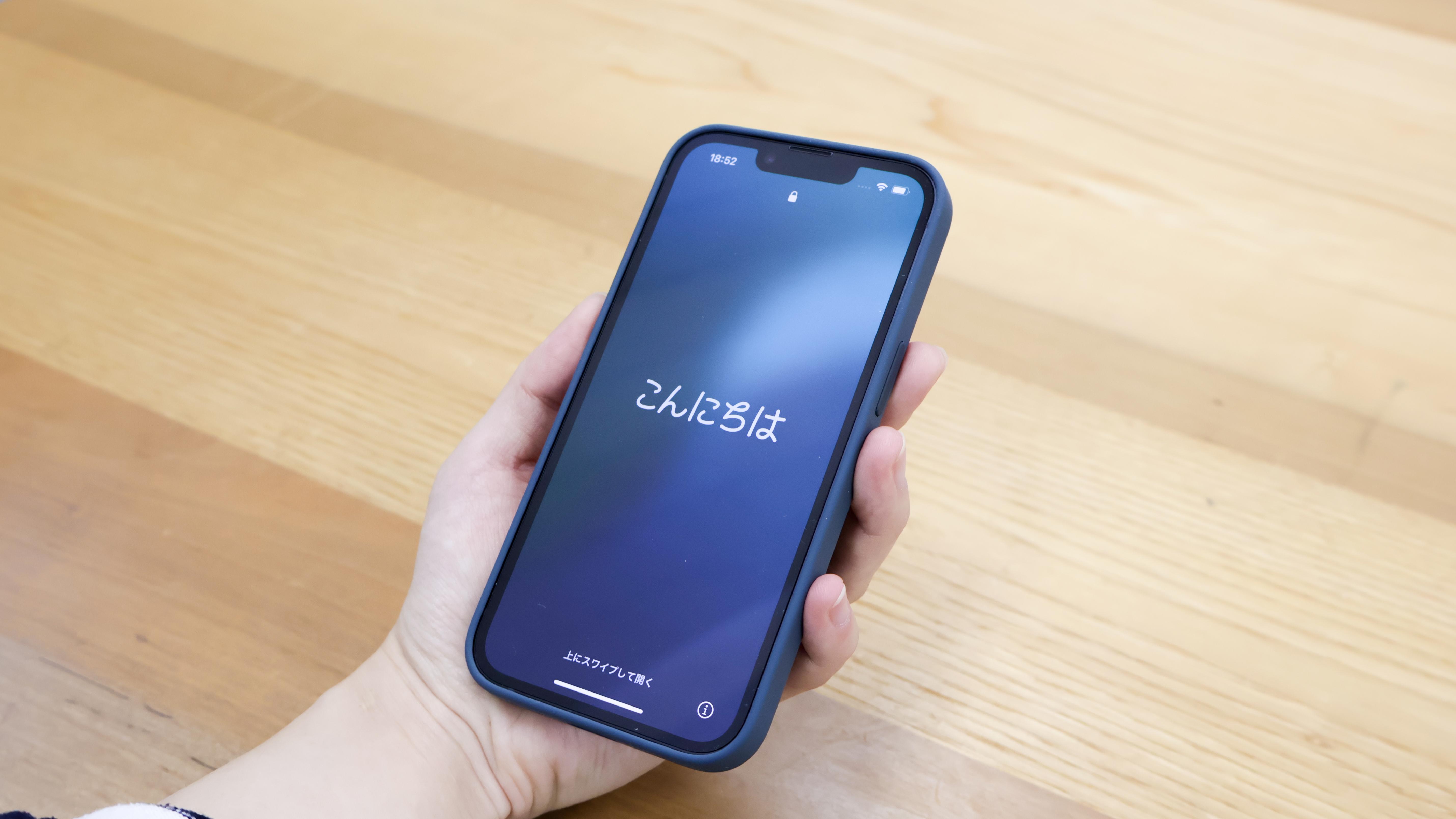 iPhoneの純正シリコンケースが進化！ 脱｢机に置いてガタガタ