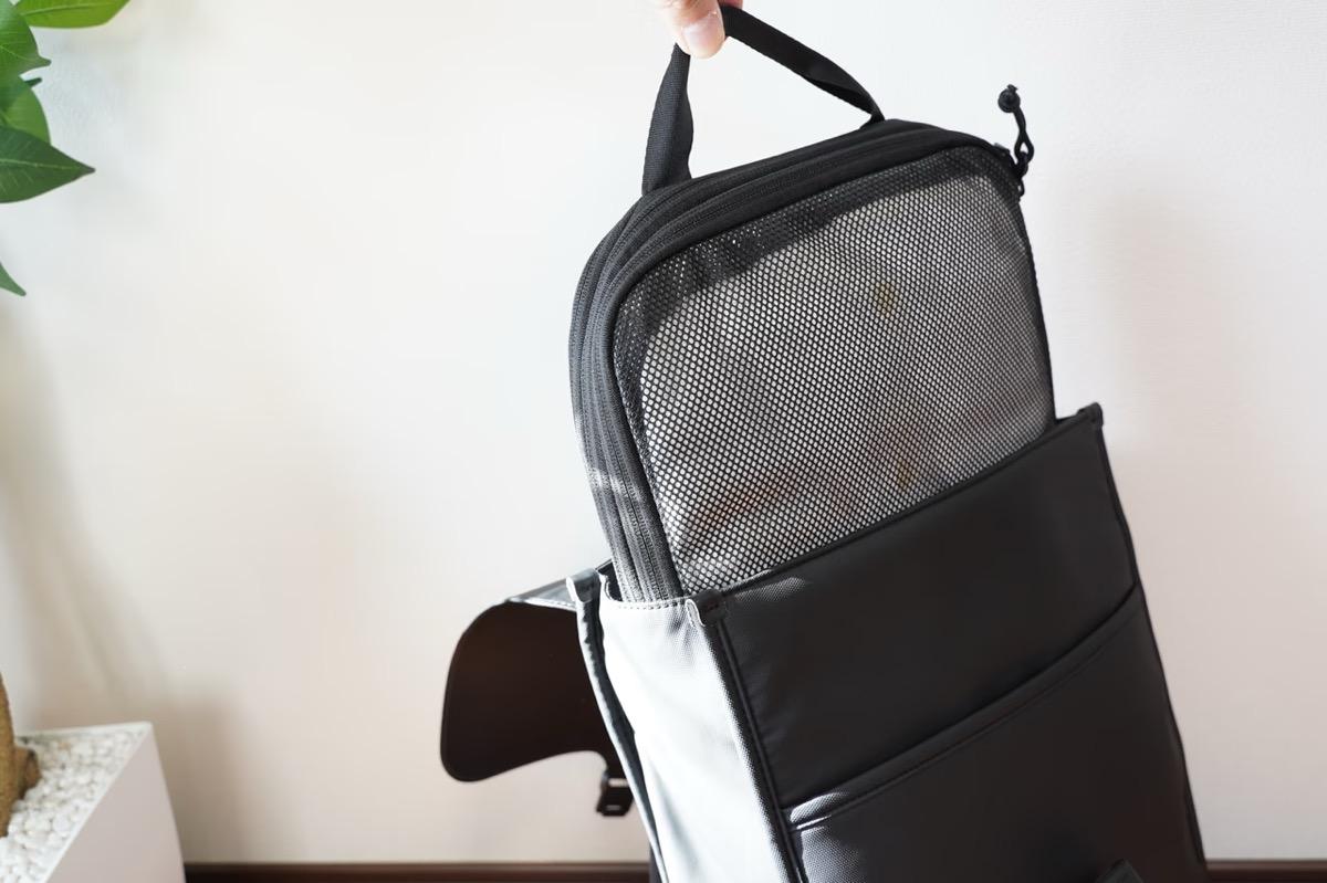 この薄さに1泊の着替えが全部。旅行に本当に必要なのは「圧縮バッグ」