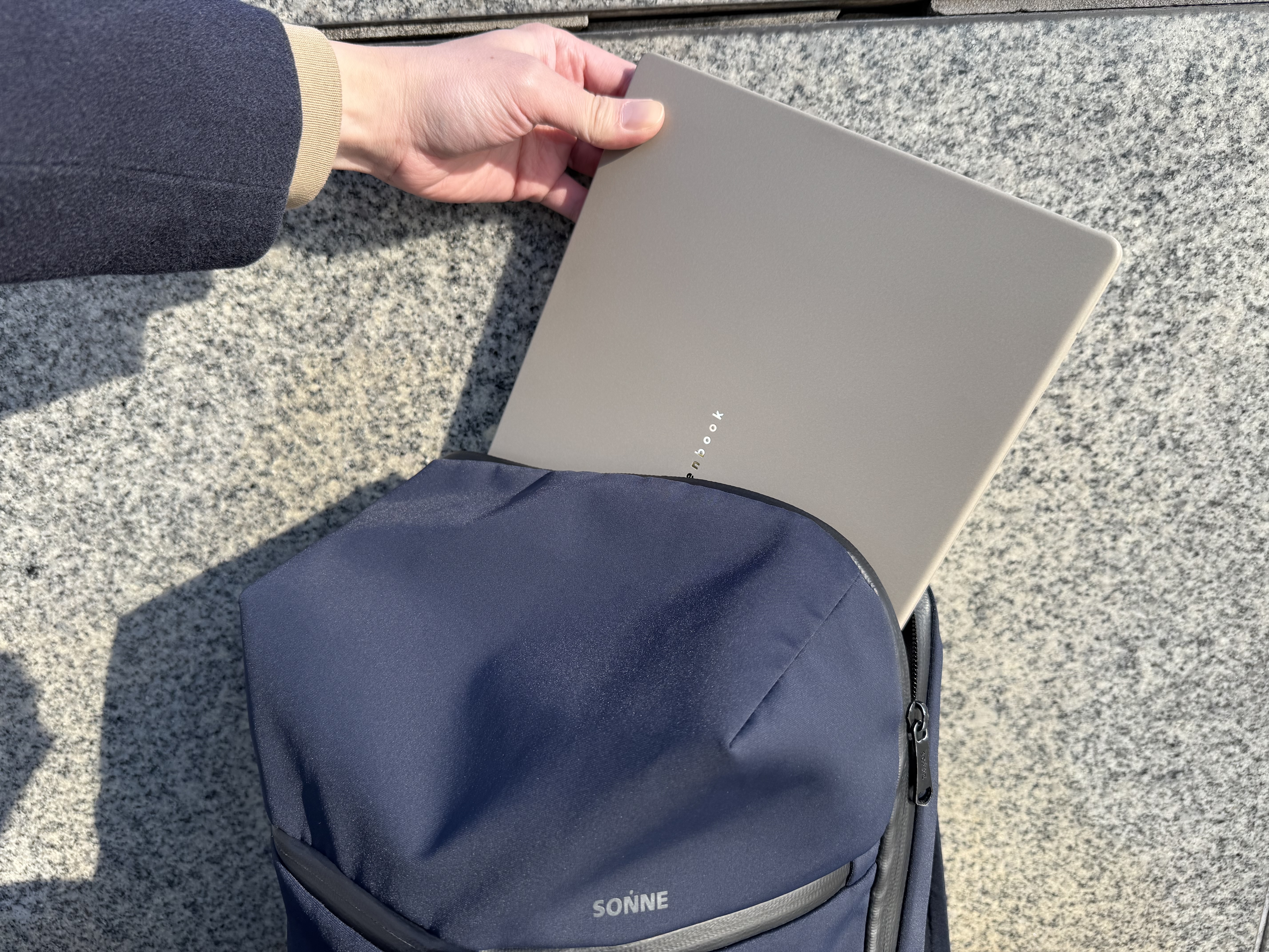 MacBook “Air”を使ってる人は「899gの軽量ノートPC」をどう感じる MacBook “Air”を使ってる人は「899gの軽量ノートPC」をどう感じる