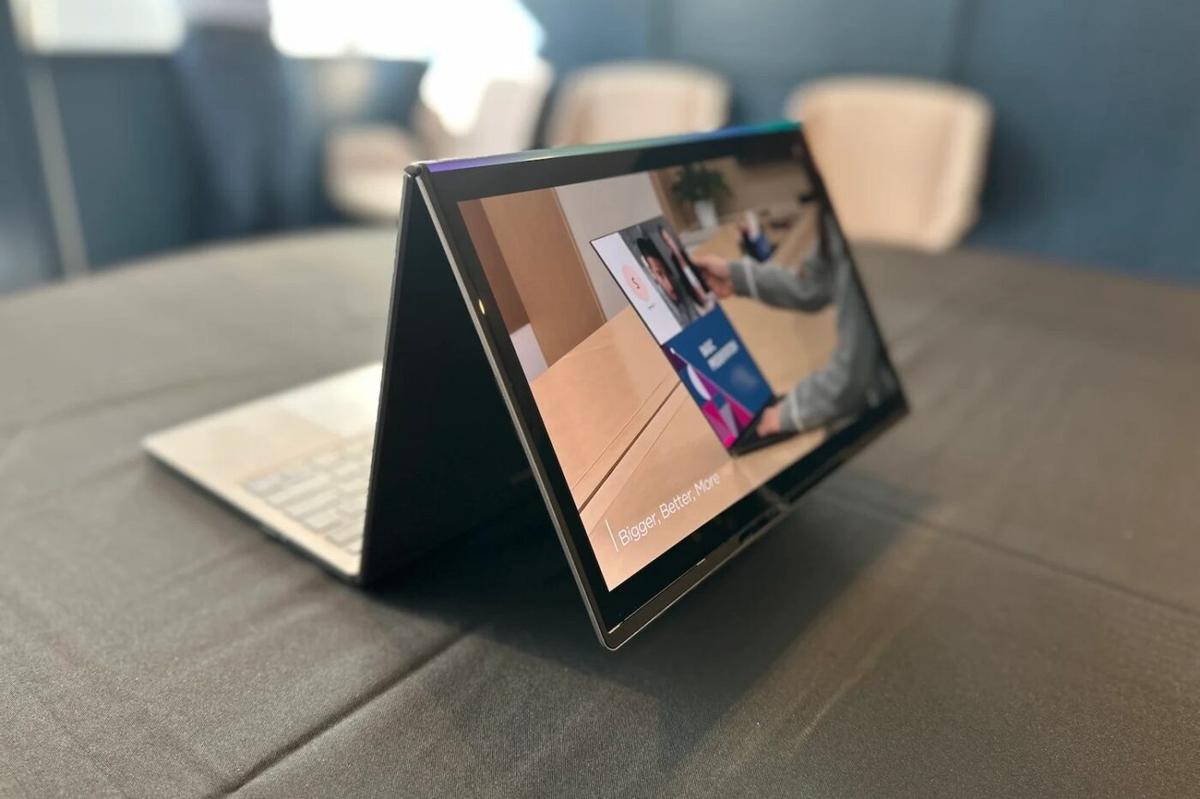 太陽光で動くPC。折りたたみ式ゲーム機。MWC 2025に登場した未来的な 