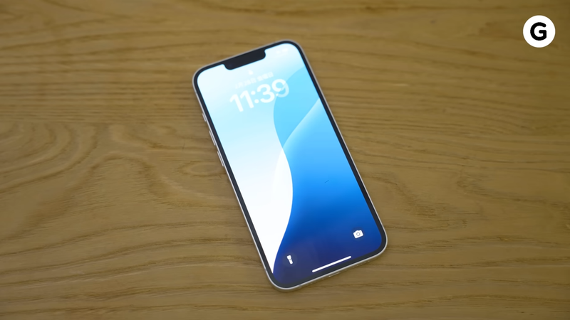 あともう少し安ければ。iPhone16eは人を選ぶモデル | ギズモード・ジャパン