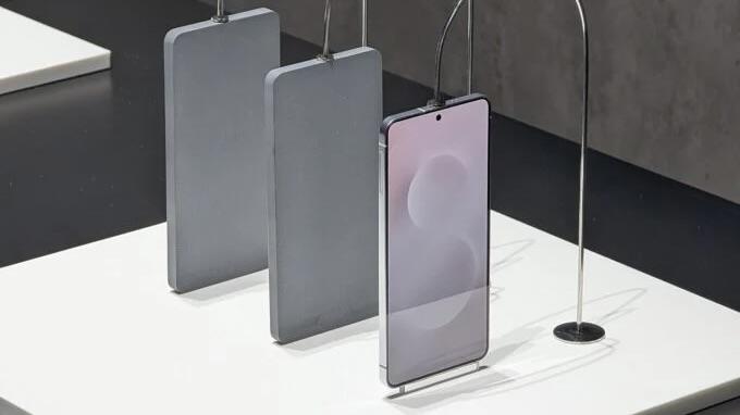 サムスンの激薄スマホ Galaxy S25 Edge。お値段は15万円程度になりそう