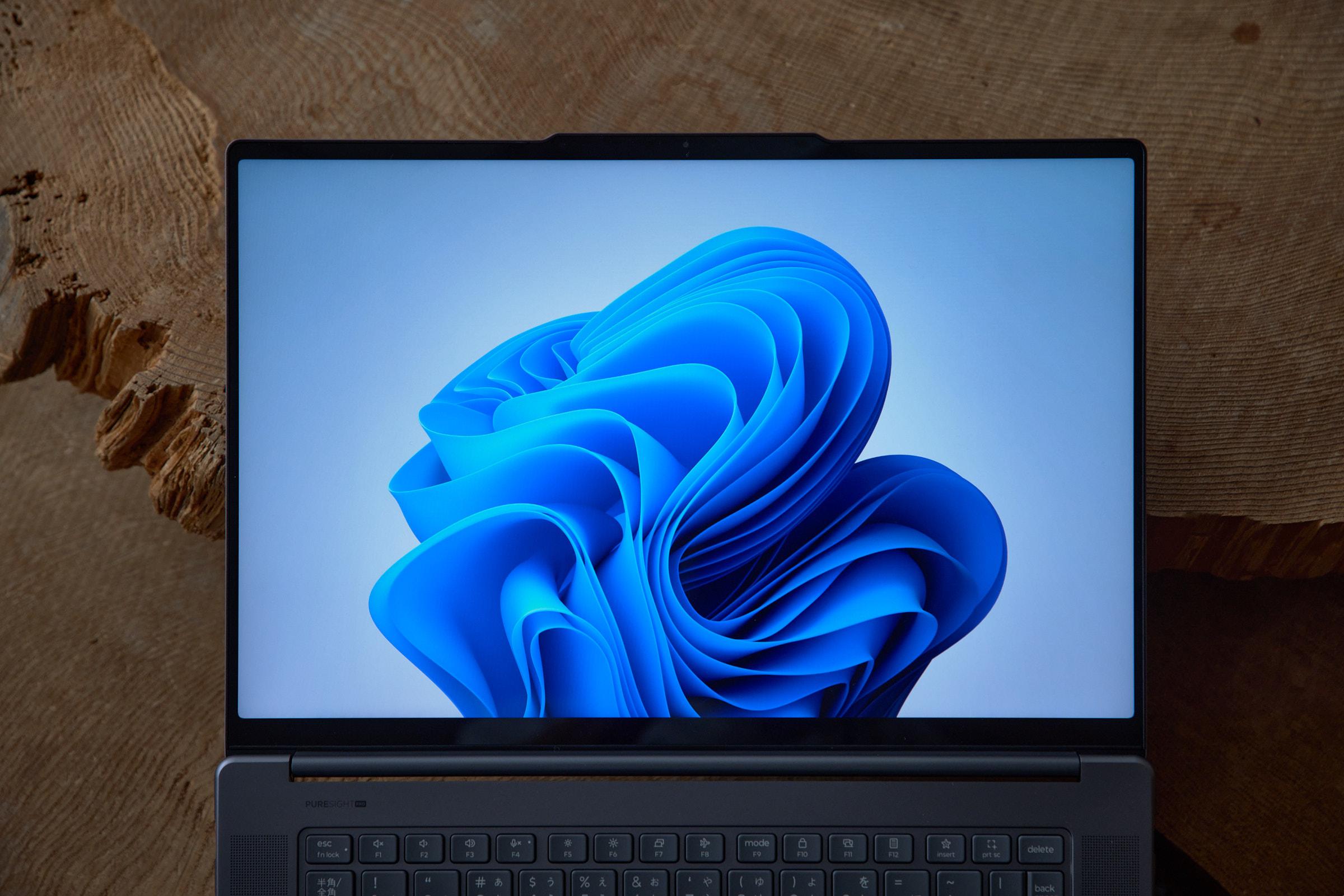 15.3インチがしっくりくる。クリエイター向けAI PC「Lenovo Yoga Slim