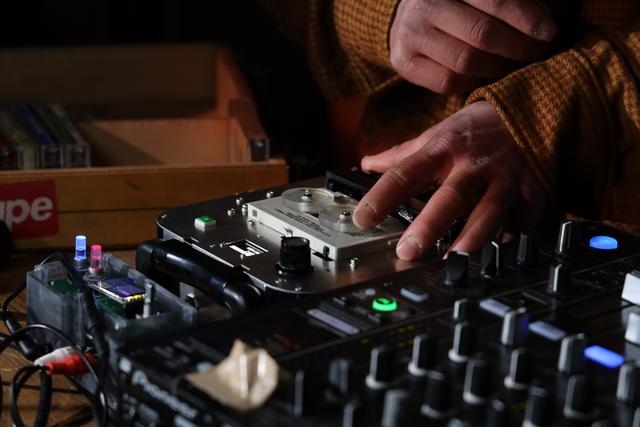 カセットテープ」でDJする人の集まりに行ってみた | ギズモード カセットテープ」でDJする人の集まりに行ってみた | ギズモード