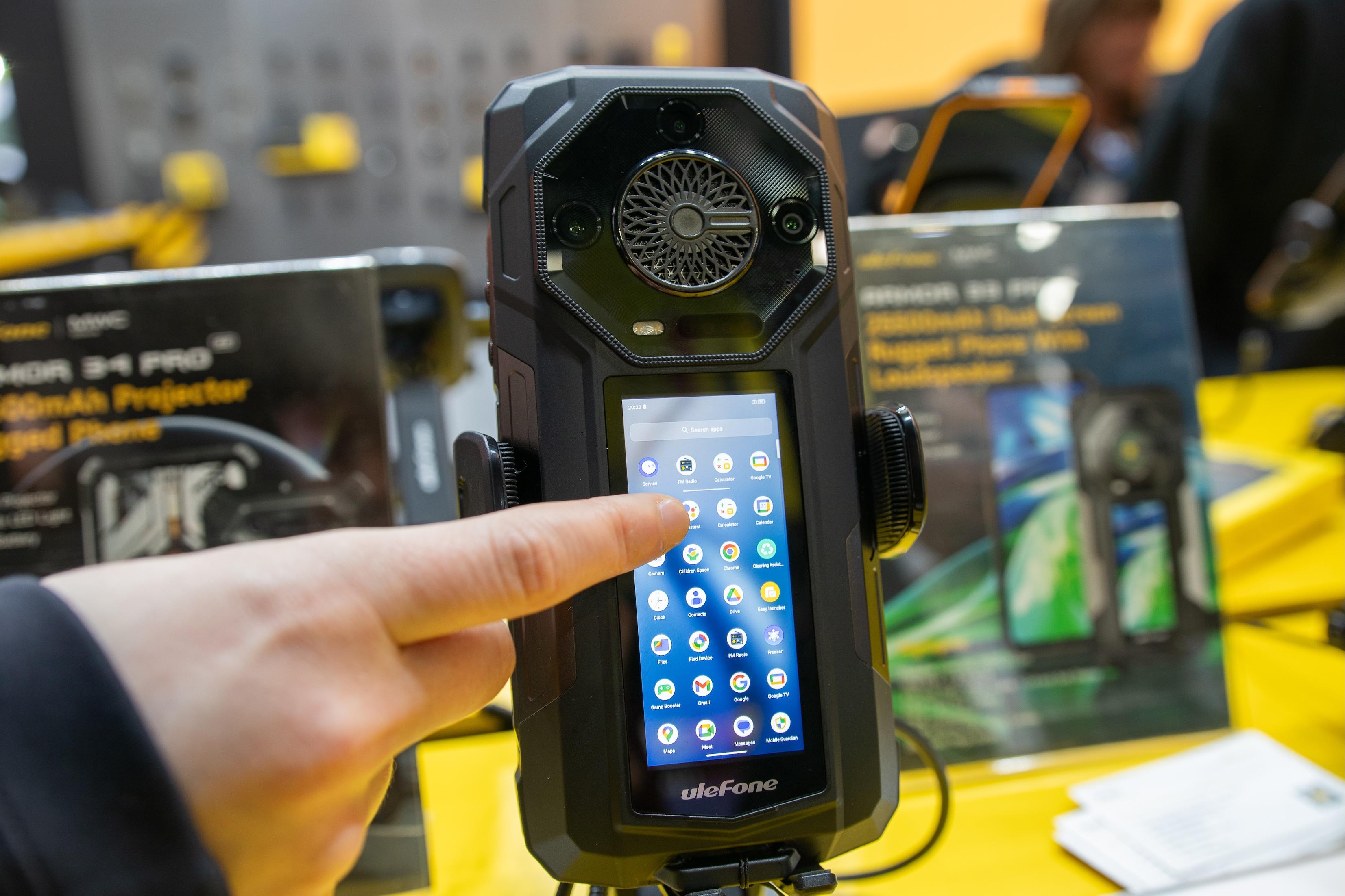 特殊装備」しかないスマホ「UleFone Armor」シリーズ | ギズモード