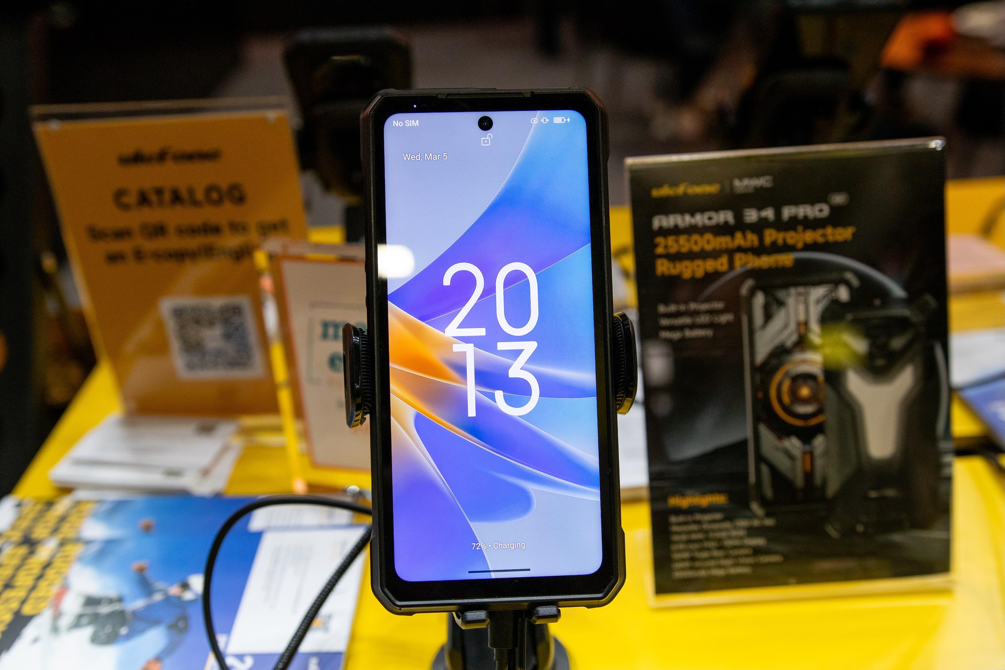 特殊装備｣しかないスマホ｢UleFone Armor｣シリーズ | ギズモード