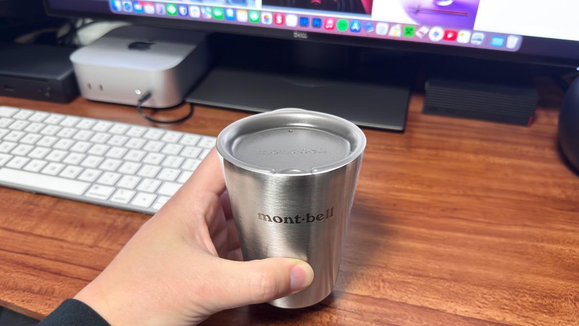 モンベルの二層タンブラーでデスクワークの大惨事を回避
