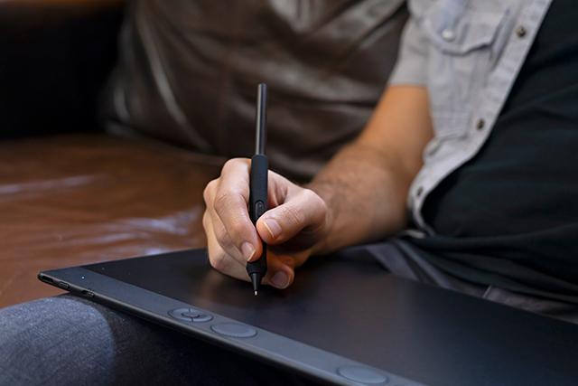 大進化です。ワコムの板タブ「Intuos Pro」が約8年を経て大幅