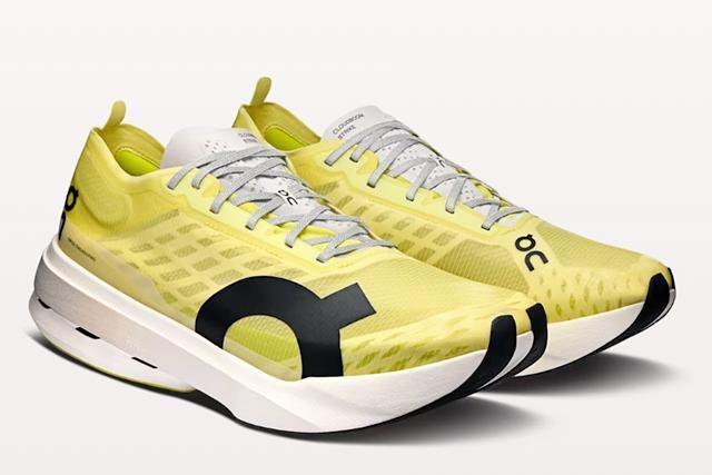 On CLOUDBOOMSTRIKE スパイクシューズ イエロー　25.5センチ On（オン）がブランド史上最速レーシングシューズ「クラウドブーム