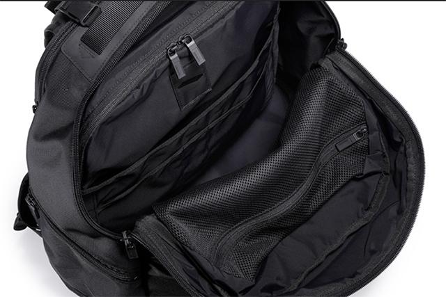 仕事も帰宅途中のランニングも。普段使いのバッグは容量27Lが
