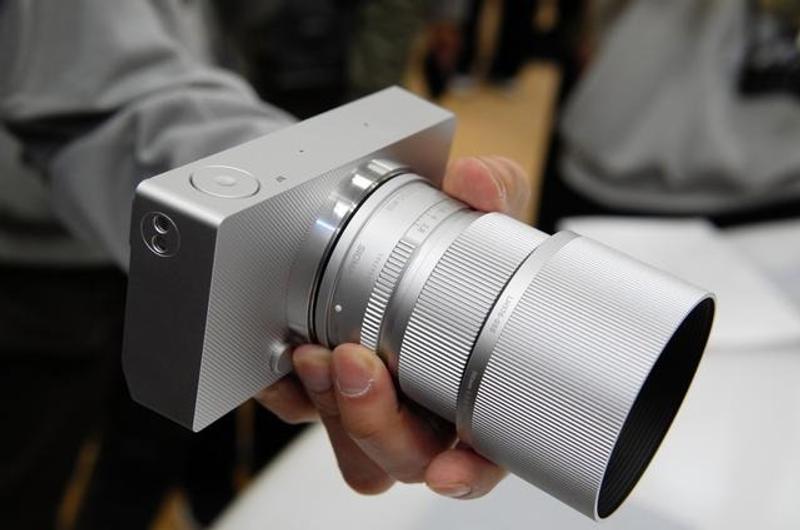 お出かけや散歩に。「写真を撮りたい欲」を満たしてくれる新作カメラ3つ | ギズモード・ジャパン