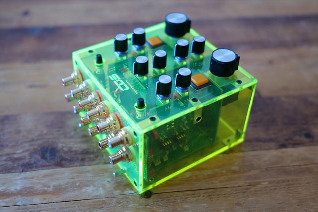 【ほぼ新品】CDS C-SQUARE ロータリーミキサー 透明ボディに心酔。国産DJミキサーCDS「CI-SQUARE」は音までクリア