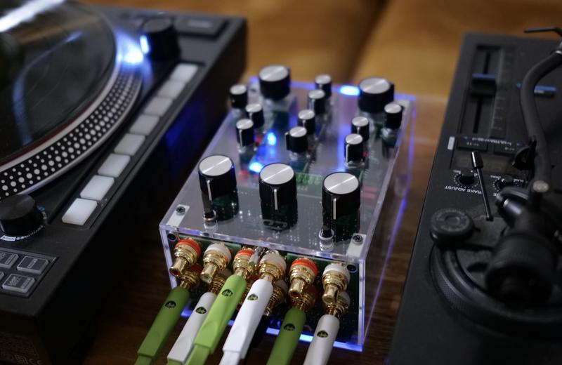 透明ボディに心酔。国産DJミキサーCDS「CI-SQUARE」は音までクリアだっ