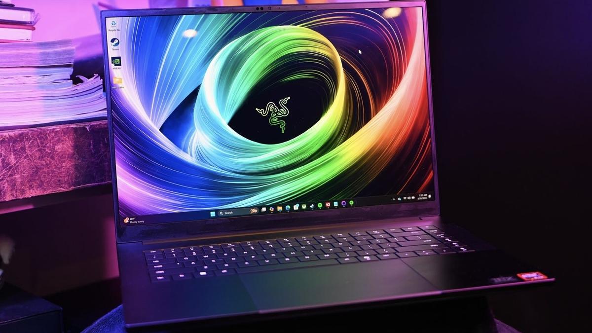 最強のゲーミングPC「Razer Blade 16」。だけどお値段とバッテリーが 