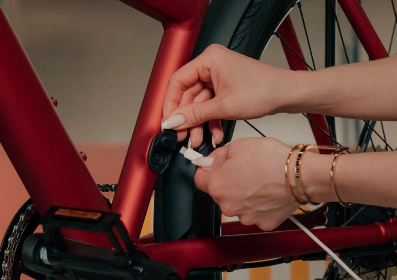 ついにeバイクもUSB-Cで手軽に充電。｢乗る｣モバイルバッテリーにもなる