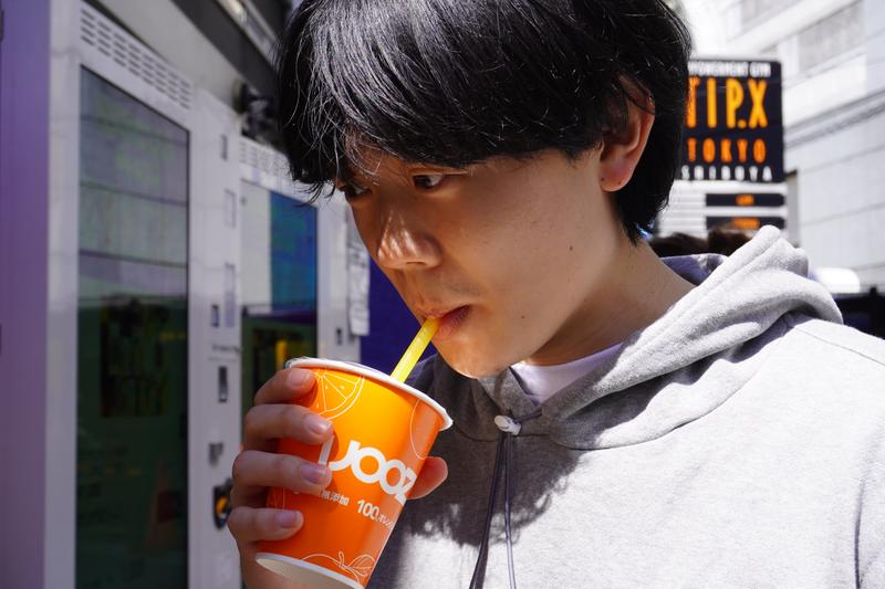 一度は見たことある、オレンジジュースの自販機。ずっと気になってた