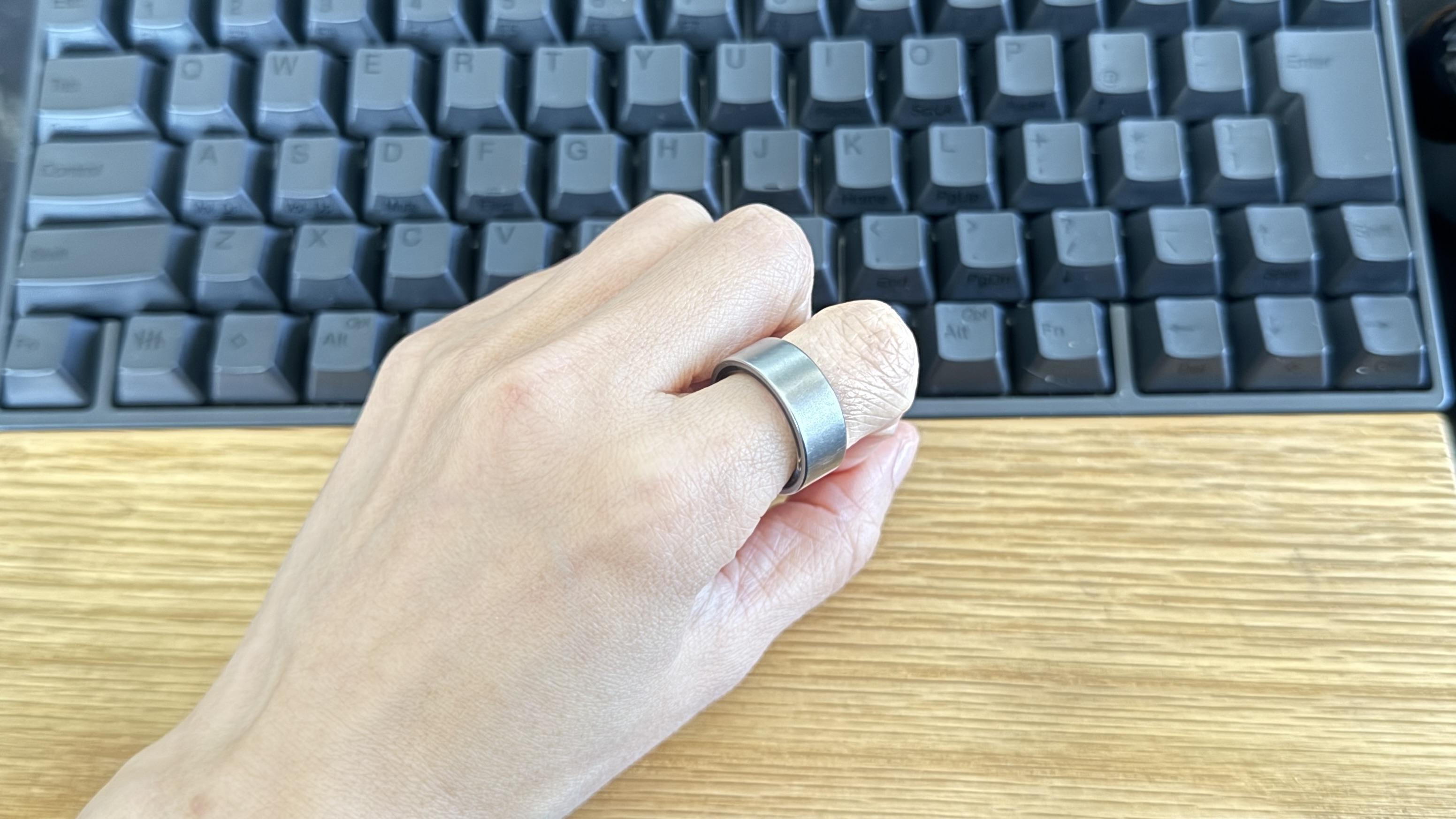 わずか3gのスマートリングに頼ってみた。起床もカフェイン摂取量も