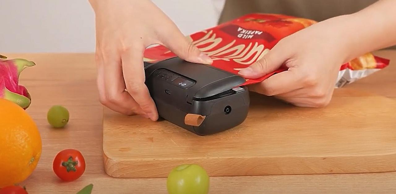 MAXVINI 食品用真空シーラーマシン 65KPA 強力コンパクト真空エアフードシーラー カッター&amp;スターターキット内蔵 徹底比較】真空パック機のおすすめ人気ランキング【2025年11月】 | マイベスト