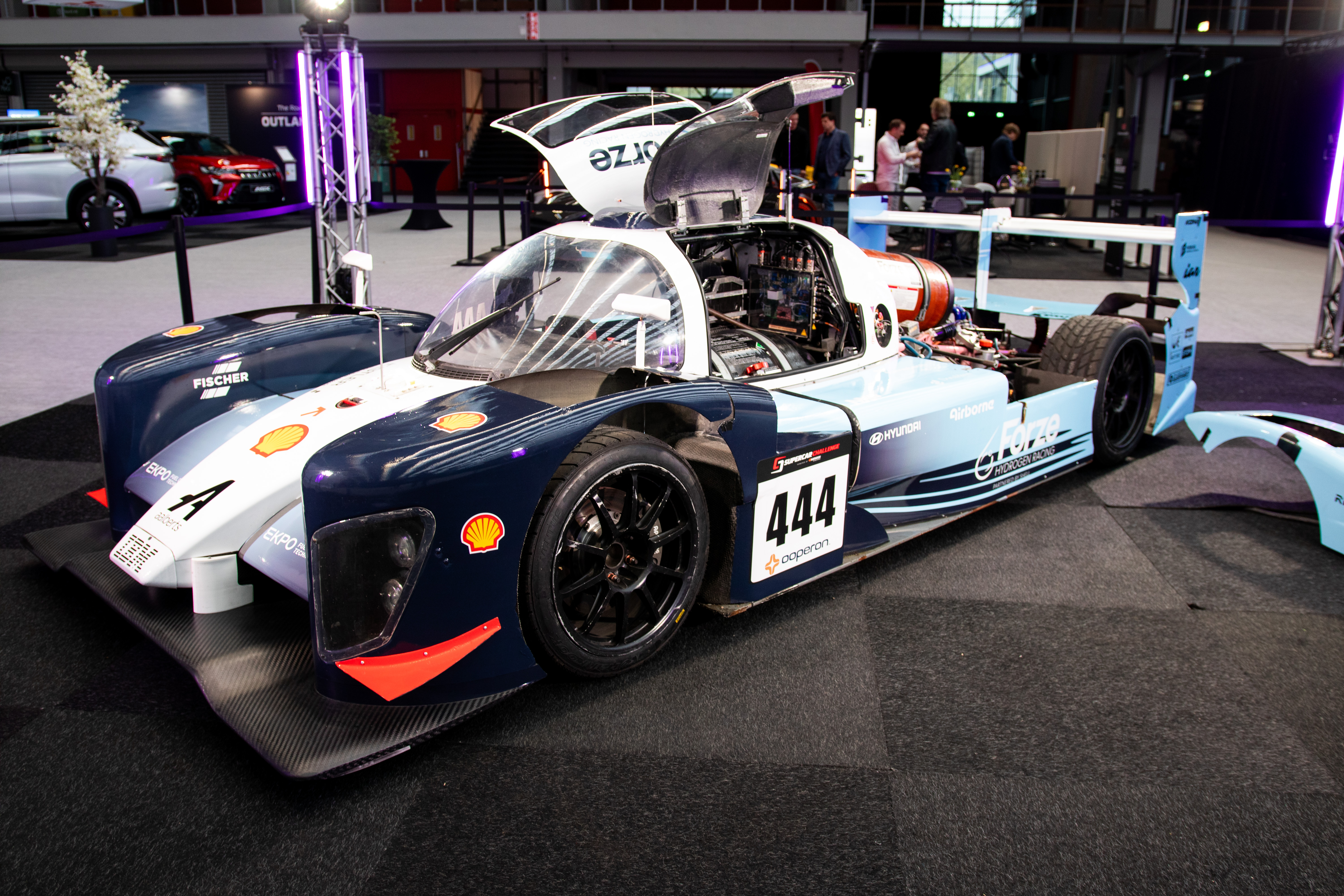 オランダ発、学生チームが駆る水素レースカー | ギズモード・ジャパン