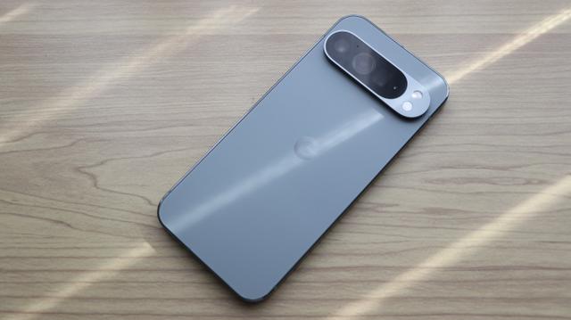 iPhoneとPixel、2台持ちはアリ？ 3ヶ月使ったら、正解が見えました