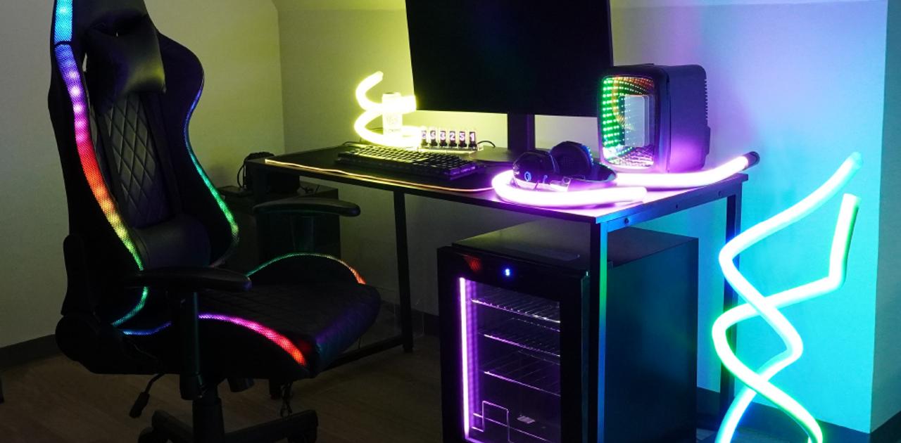ぐにーっと形を自由に変えられるLEDライト。色も7色に切り替え