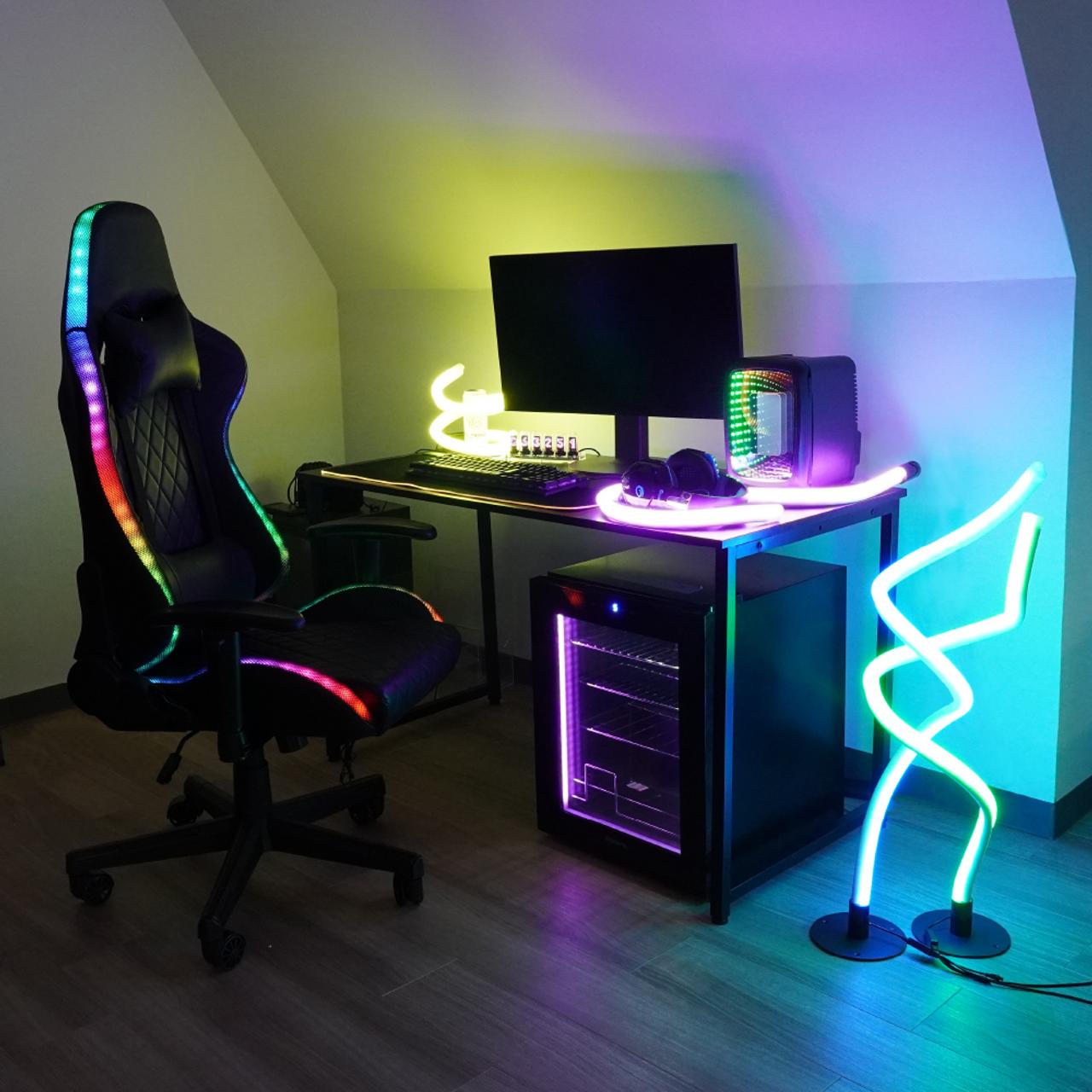 ぐにーっと形を自由に変えられるLEDライト。色も7色に切り替え