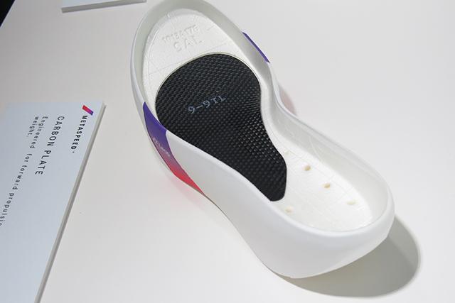 アシックス メタスピードレイ SPEED RAY 片足わずか129.9g!? アシックスが超本気で作った厚底ランニング