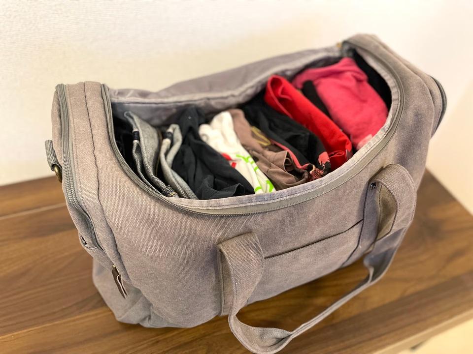 ガバッと開くと全部見える。収納上手な「ボストンバッグ」が旅を変える