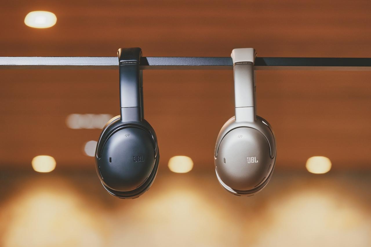 新品未使用】JBL TOUR ONE M3 ブルー【最新モデル】 新たな相棒が