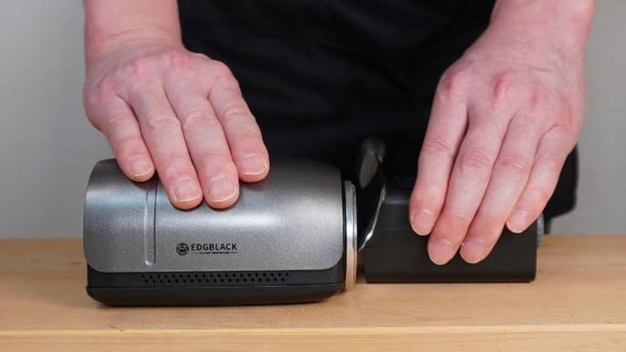 切れ味がヤバい！ 電動パワーで包丁が蘇る、新感覚の研ぎ器｢Electric