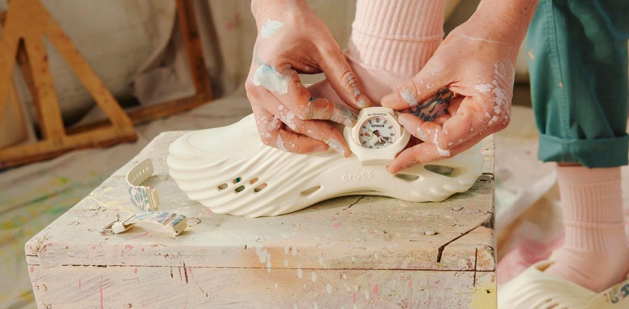 G-SHOCKとクロックスが異色コラボ。しかも暗闇で光る。異次元サンダル  