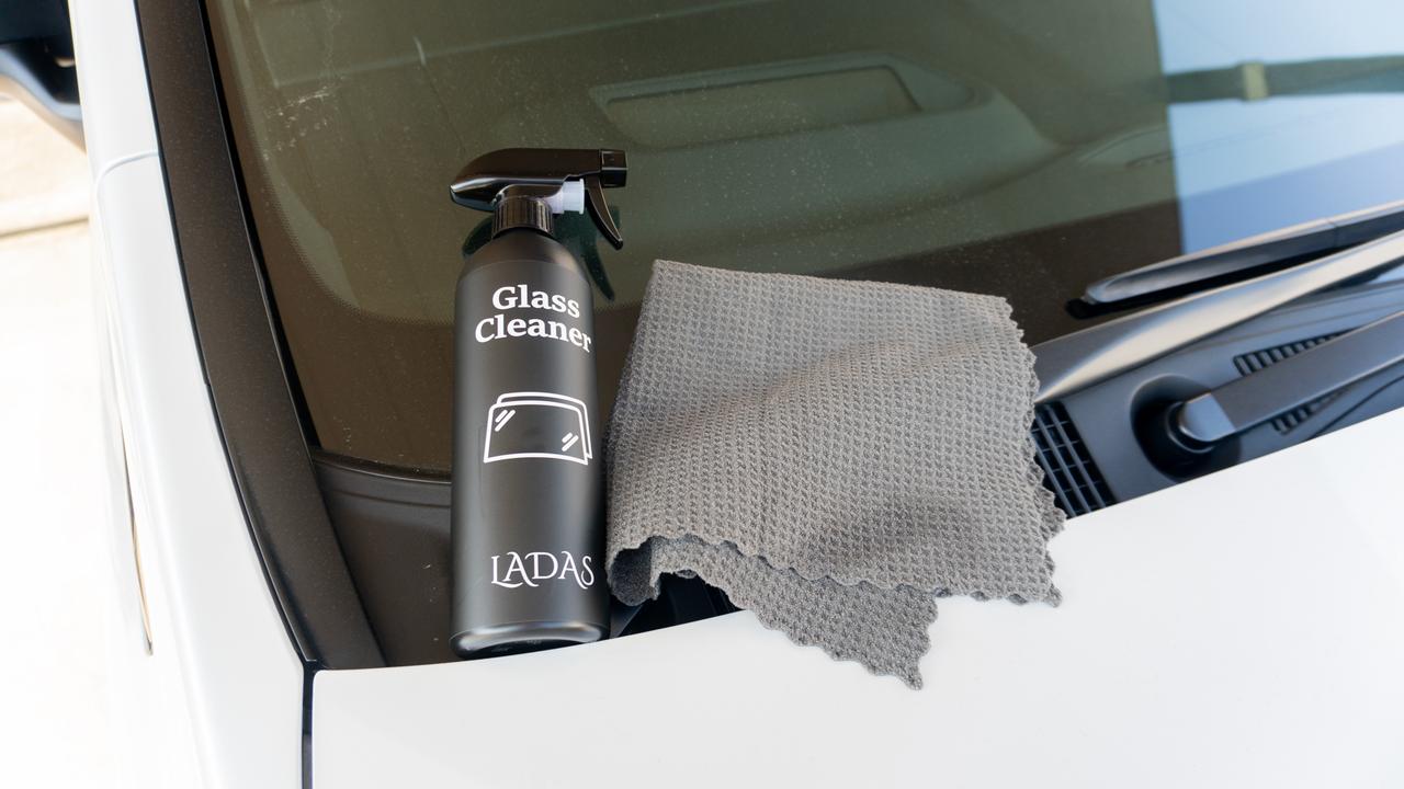 拭きスジが残らないのが助かる！ マルチガラスクリーナーで愛車も自宅の窓もクリアにしてみた
