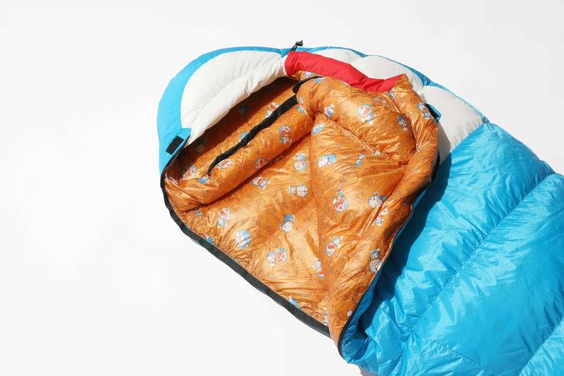 即完売品 ナンガNANGAドラえもんシュラフ寝袋 寝ればドラえもんになれるNANGAの寝袋。おなかのポケットも再現