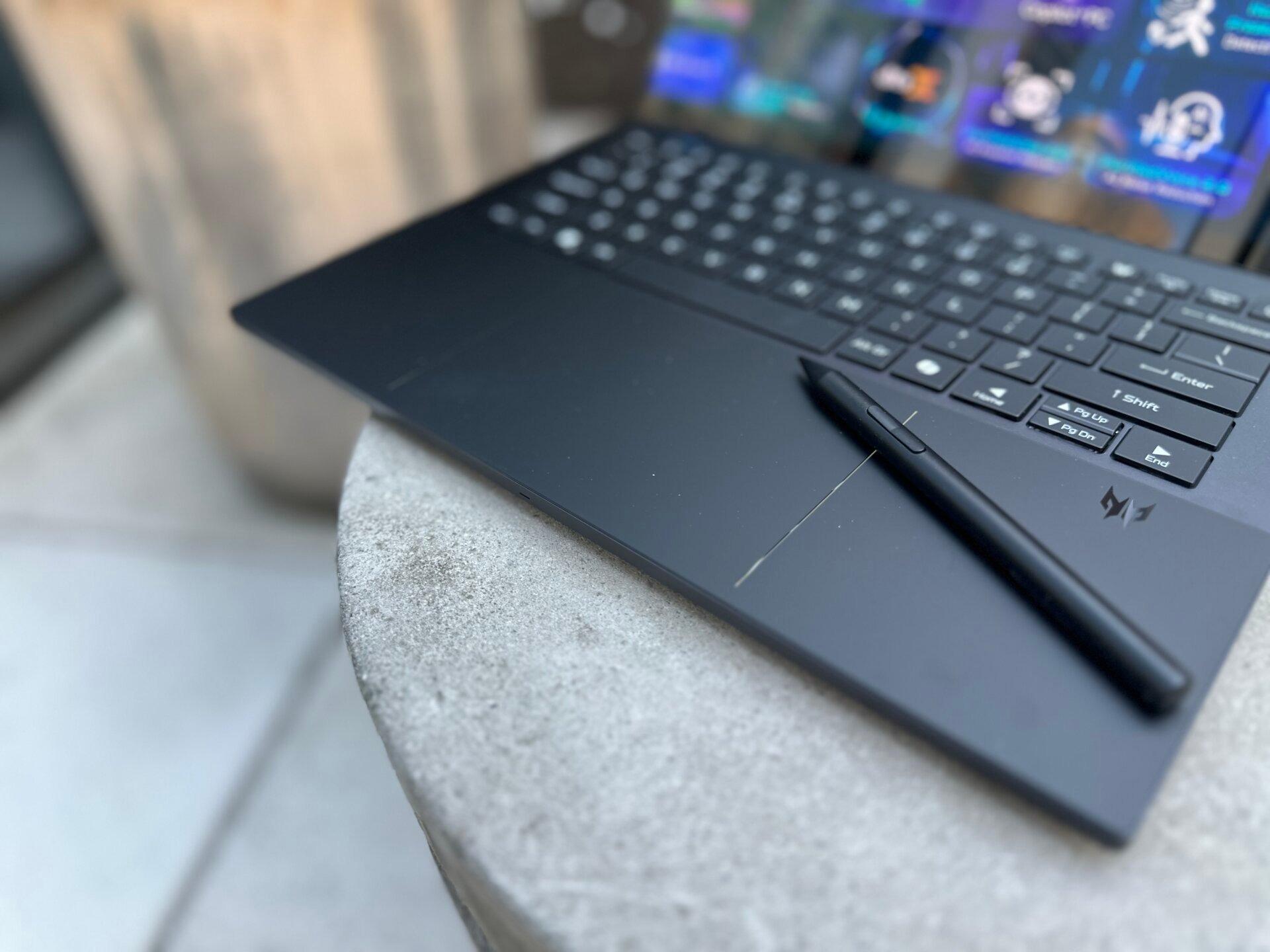 タッチパッドに注目。クリエイティブな作業も得意なAcerの薄型