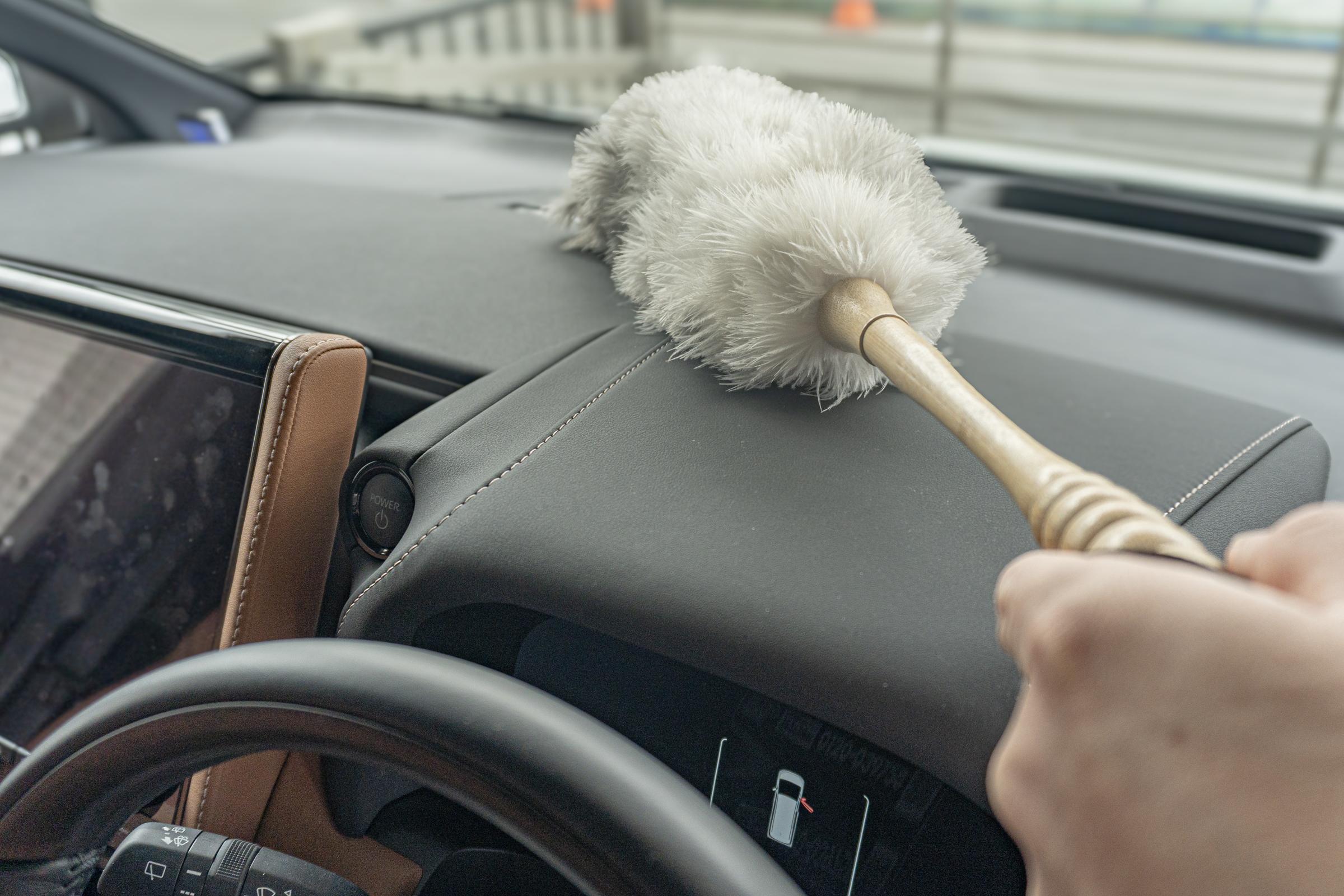 高級車も御用達のフェザダスター。サッと掃除できるから愛車のキレイも