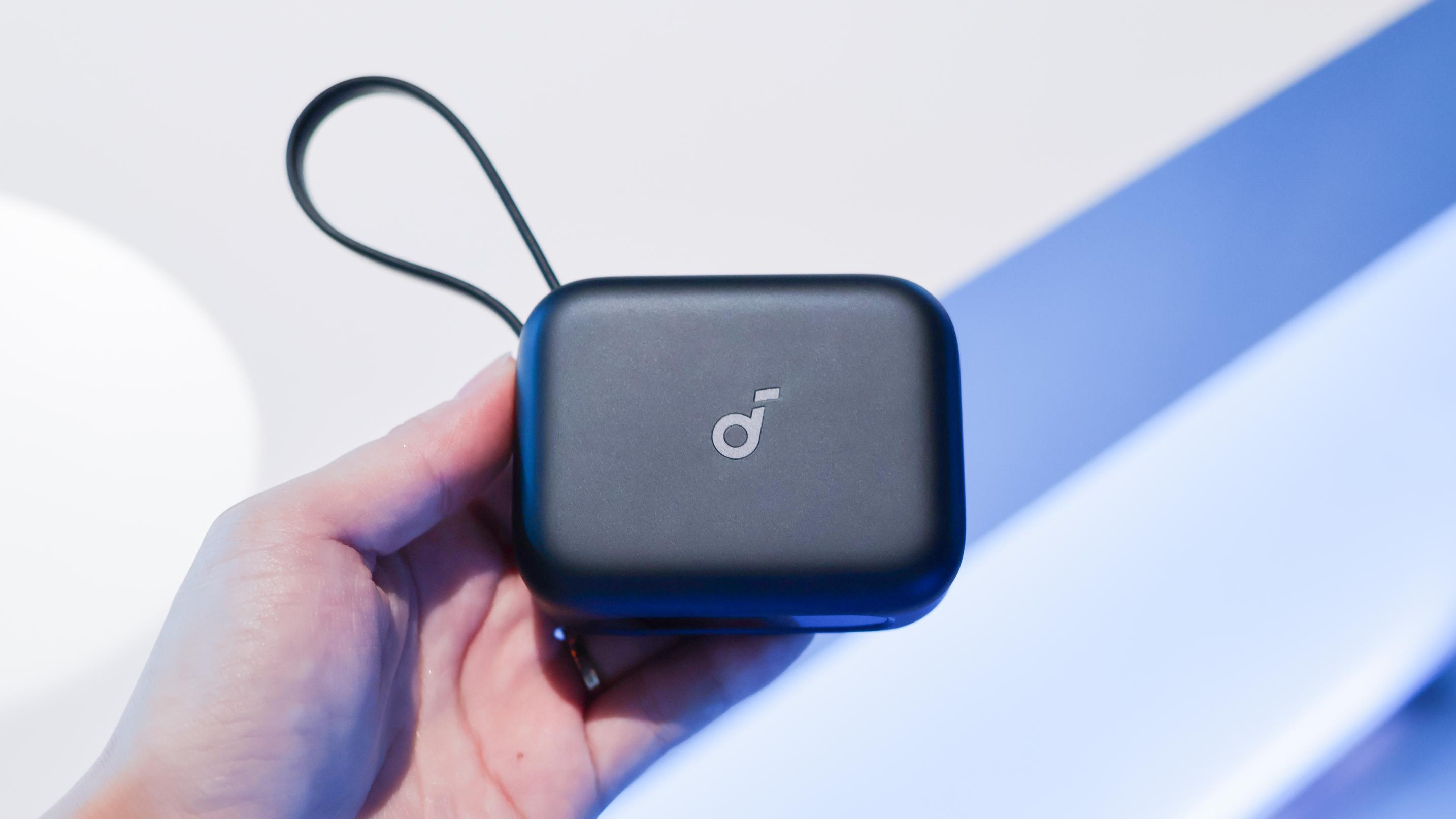 モバイルバッテリーとイヤホンを合体させるのって、意外と理にかなって