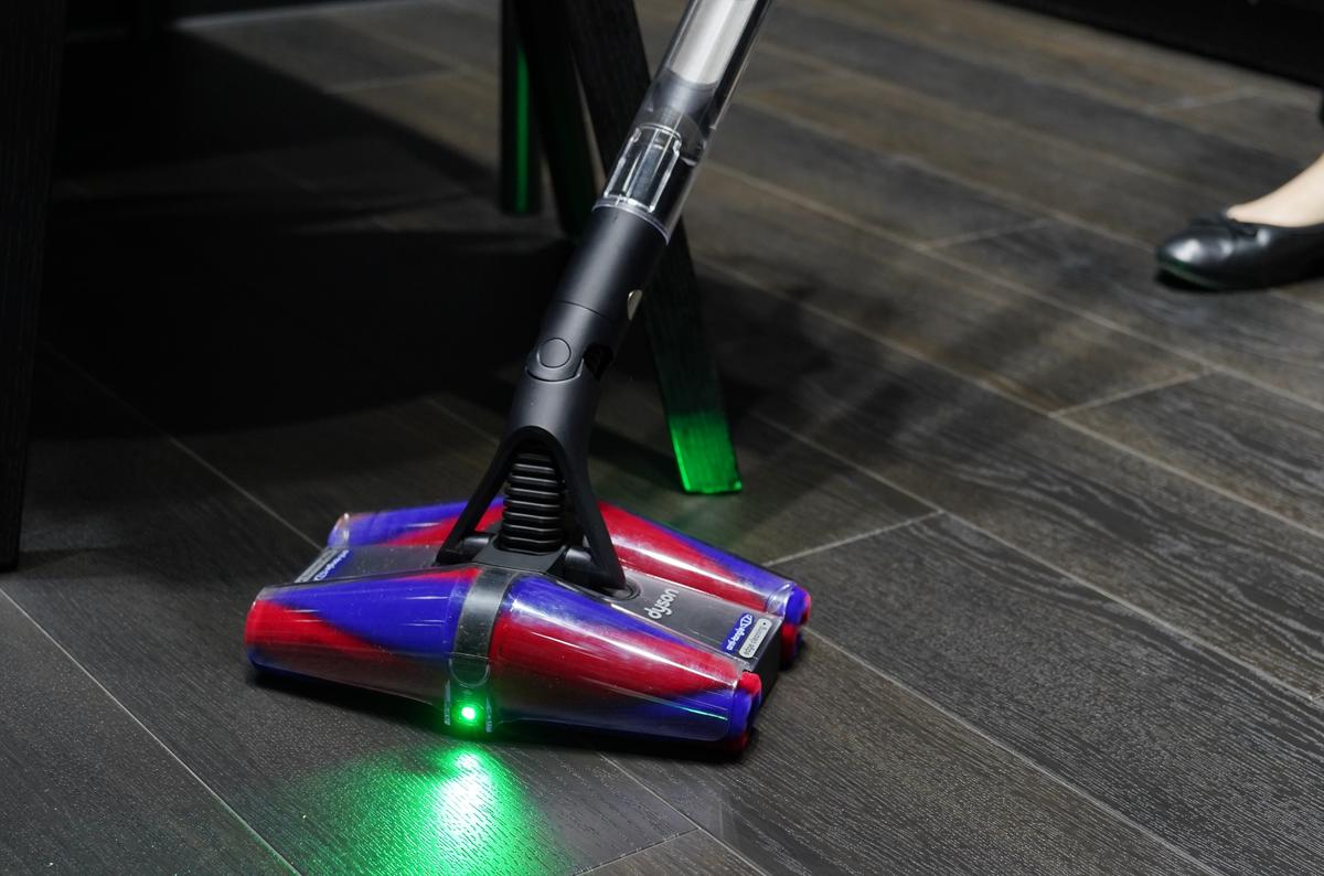 ダイソンの新作掃除機、まるで「ゴミを吸える魔法の杖」 | ギズモード 