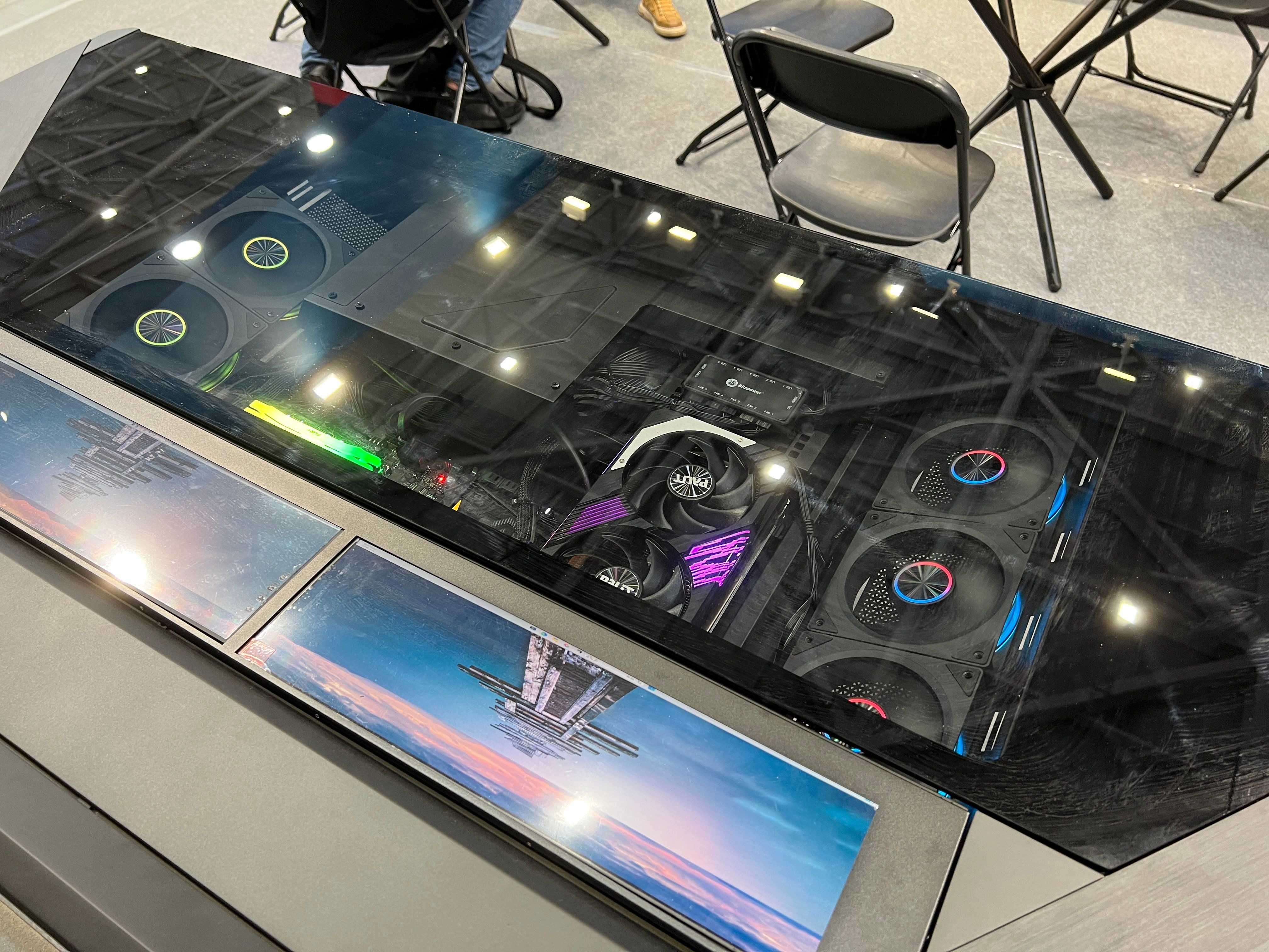 机がまんまPCケースになった、真のゲーミングデスク。その名も｢Gaming