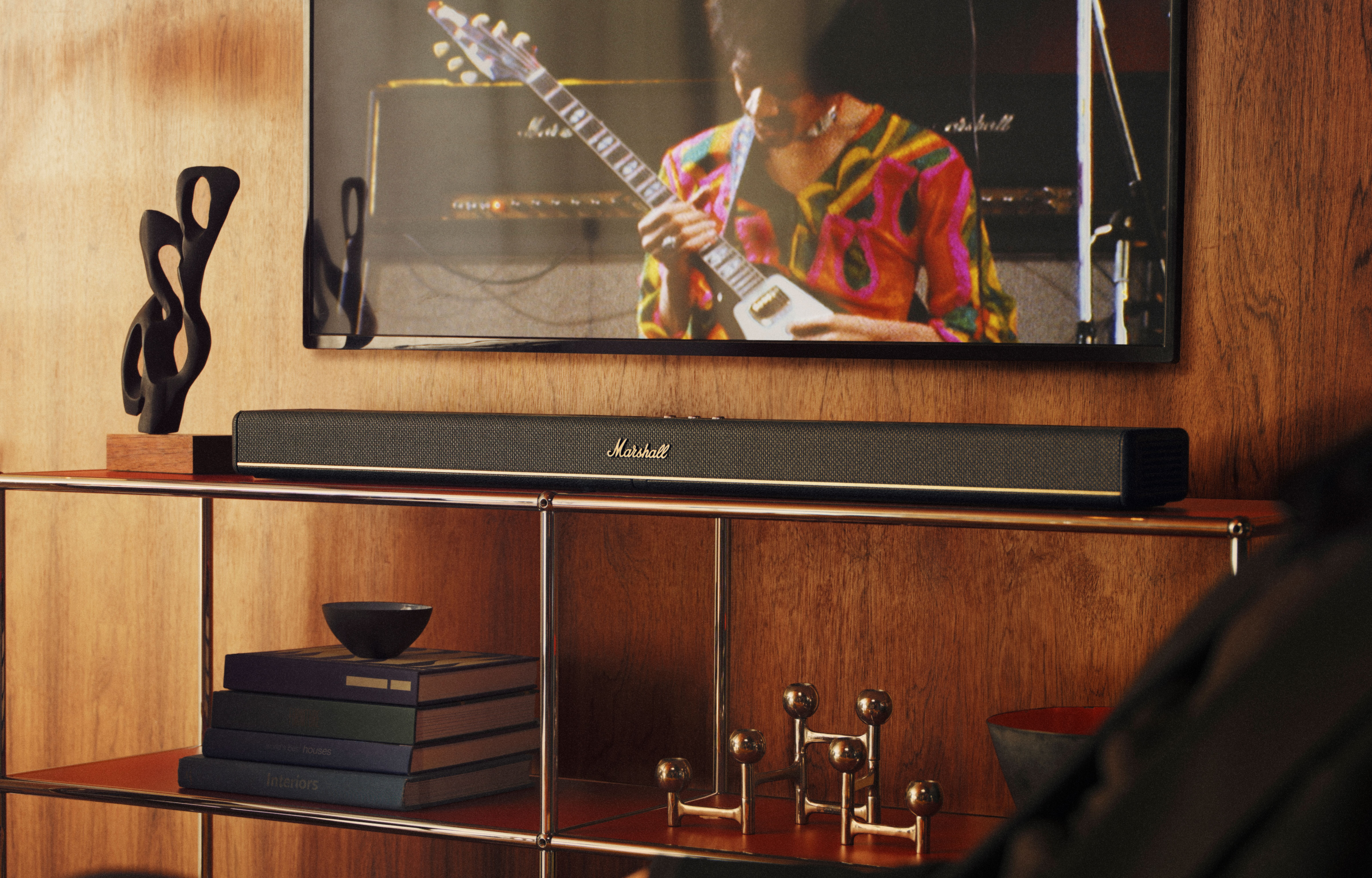 あの｢マーシャル｣からまさかのサウンドバー。リビングでロックの息吹