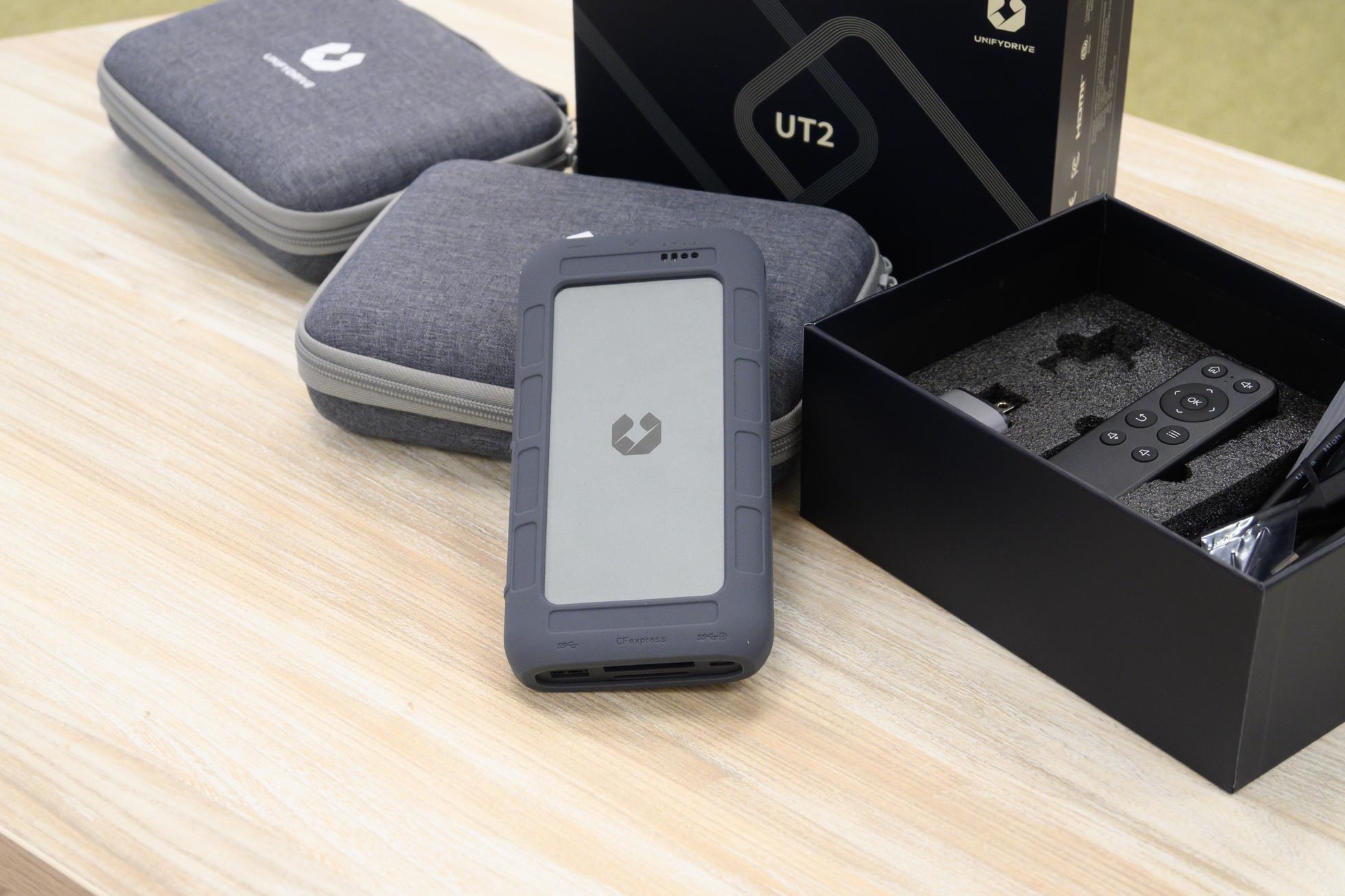 未開封新品 UnifyDrive UT2 ポータブルNAS 高性能AI搭載モデル 16TBを一瞬で保存＆共有、AIで整理｜手のひらサイズの次世代型大