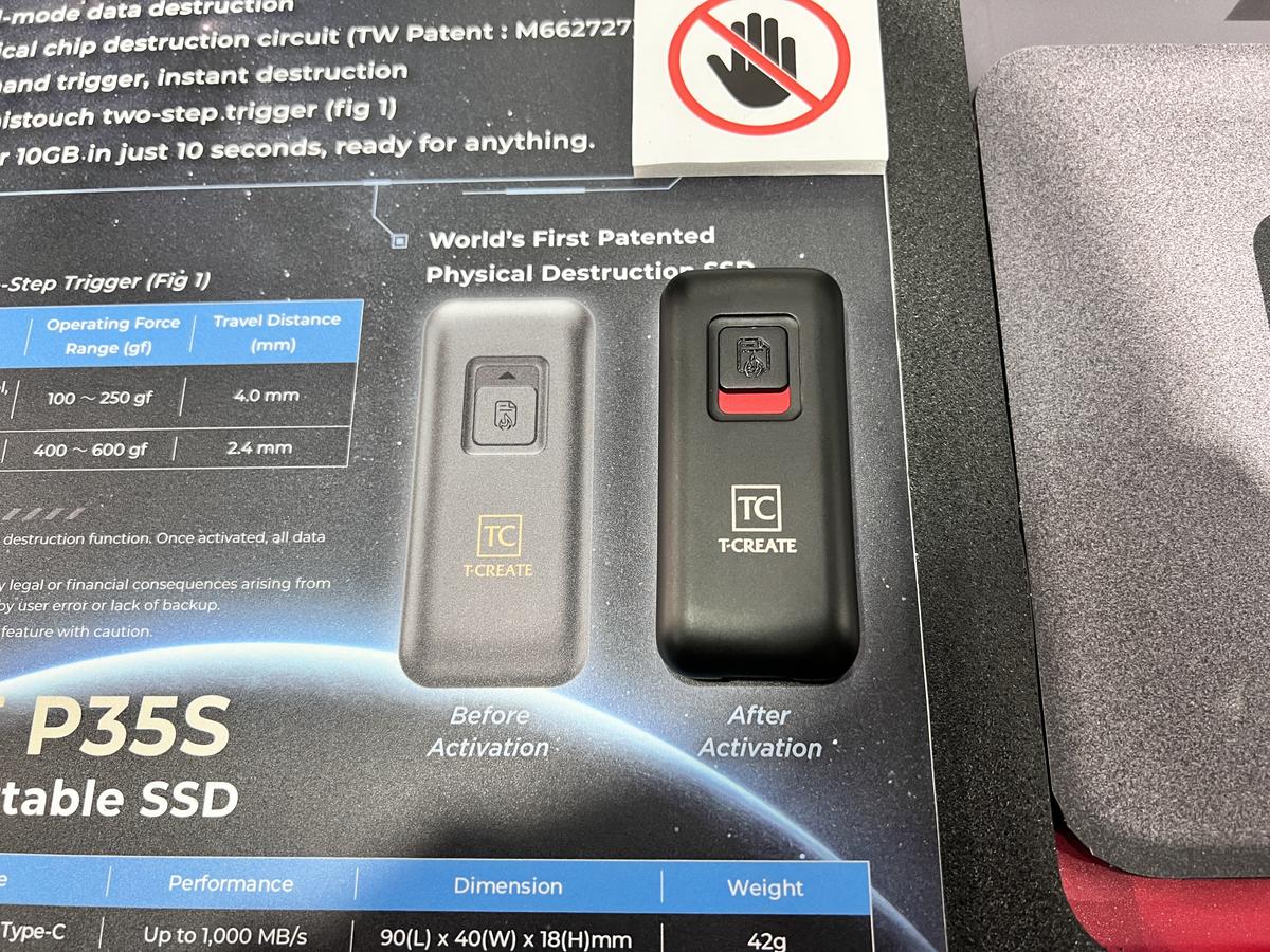 スパイ気分になれる。自己破壊型SSDのインパクトが強すぎる