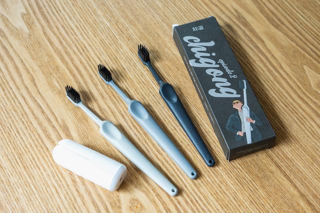 いつもの歯ブラシが電動になります。手磨きをアップグレードする｢DEN