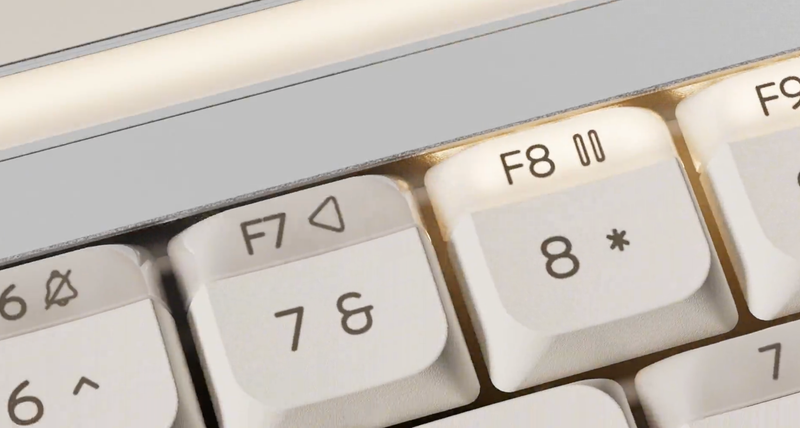 コンパクトなのに100キー。1つのキーに2つのスイッチなキーボード