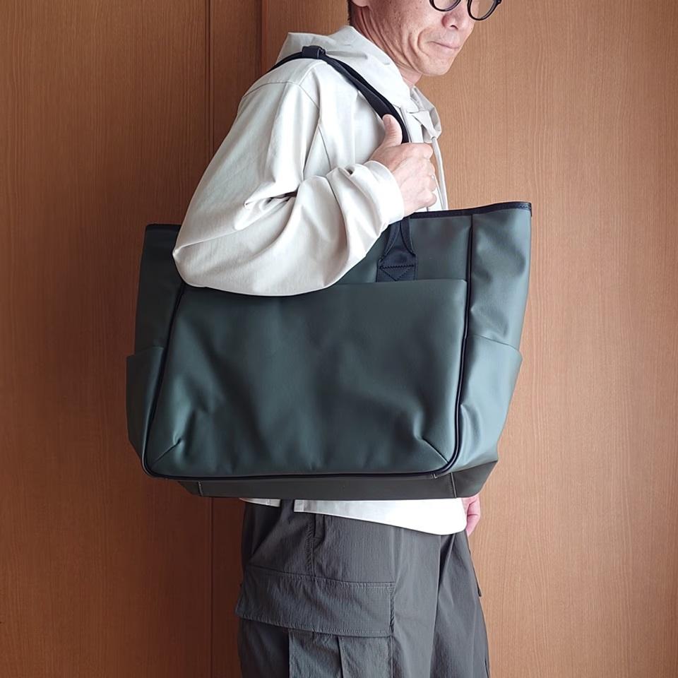 外装のタフさ、内部の使いやすさ。新色登場で「TOUGH BIG TOTE」がより