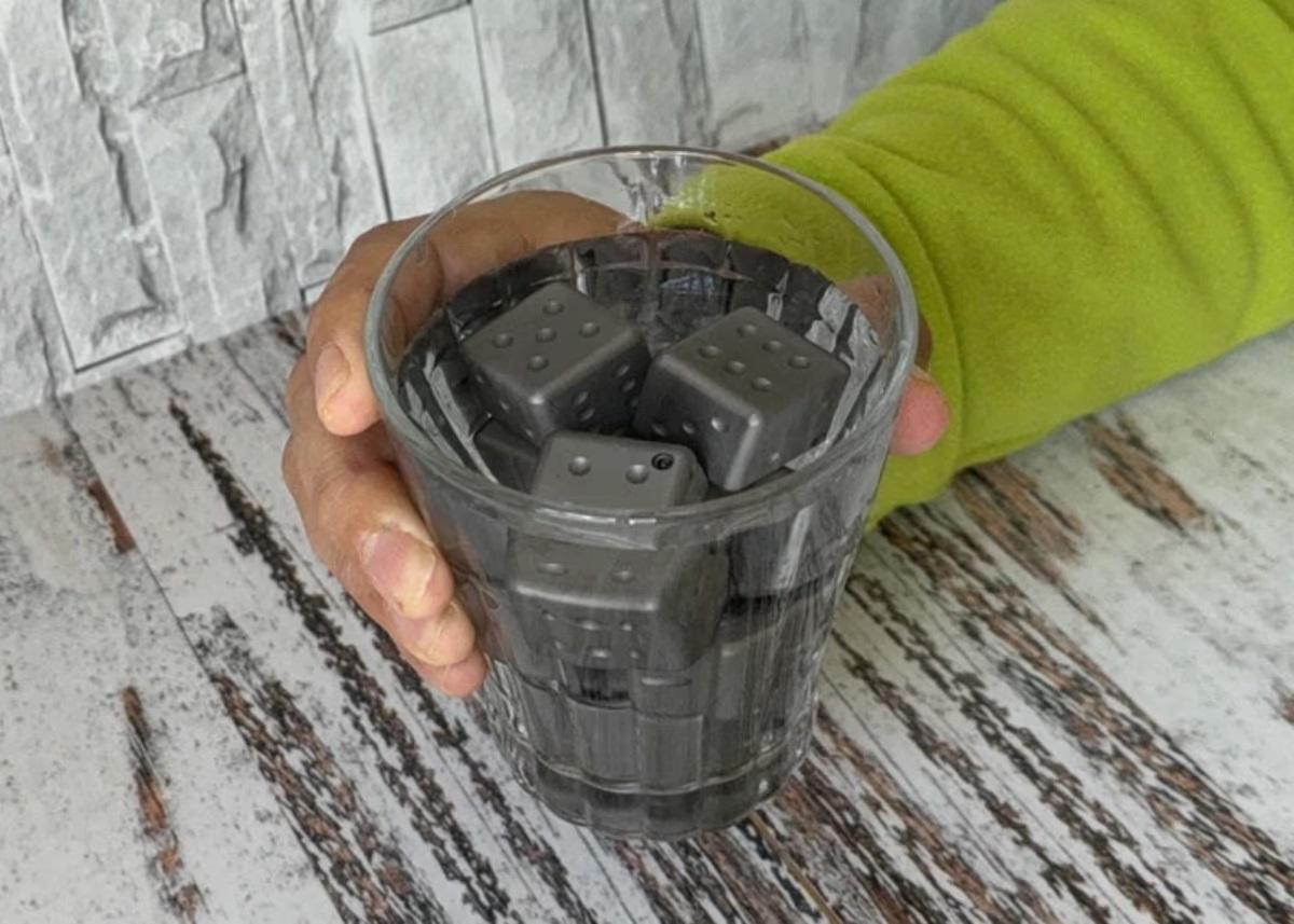 いま大人気のアイスキューブ。チタン製のちょっとリッチなやつ見つけ