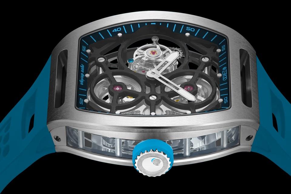 フルスケルトンのトゥールビヨン機構が美しい。半袖の季節に着けたい