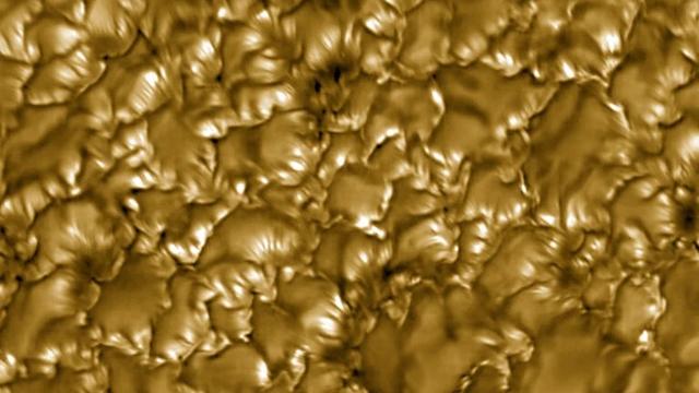 今年は太陽が活発になる｢極大期｣。その表面はこんな見た目です